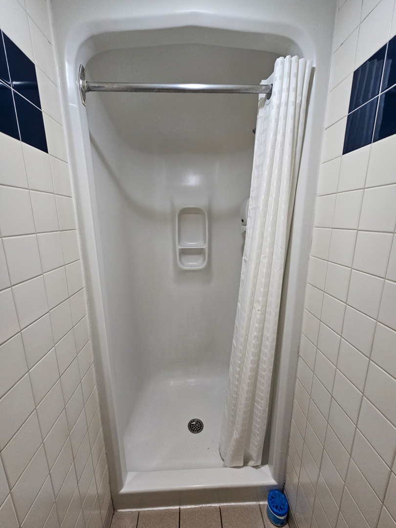 캐나다 밴프 숙소 하이밴프 알파인 샤워룸