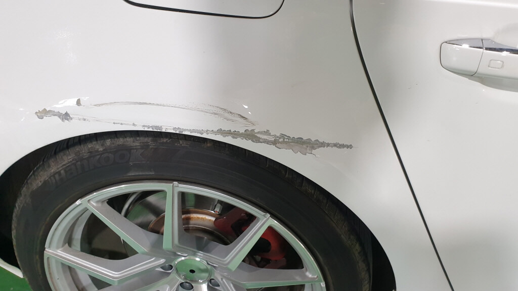 뒤 휀다 자동차 판금도색 - 뒤 휀다