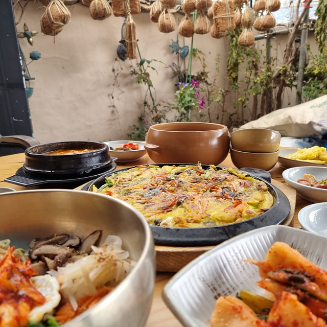 경주 보문단지 근처 맛집 벚꽃여행 현지인 추천 블루판다 보문갈비 가마솥양푼이밥상 보문뜰 우마왕 전통맷돌순두부 경주고기 낙지마실 조돌칼국수 갈치조림구이 토박이식당