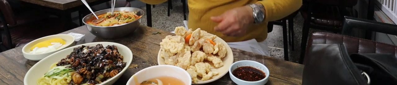고추짬뽕과 삼선간짜장, 탕수육까지 한 상 가득이에요.