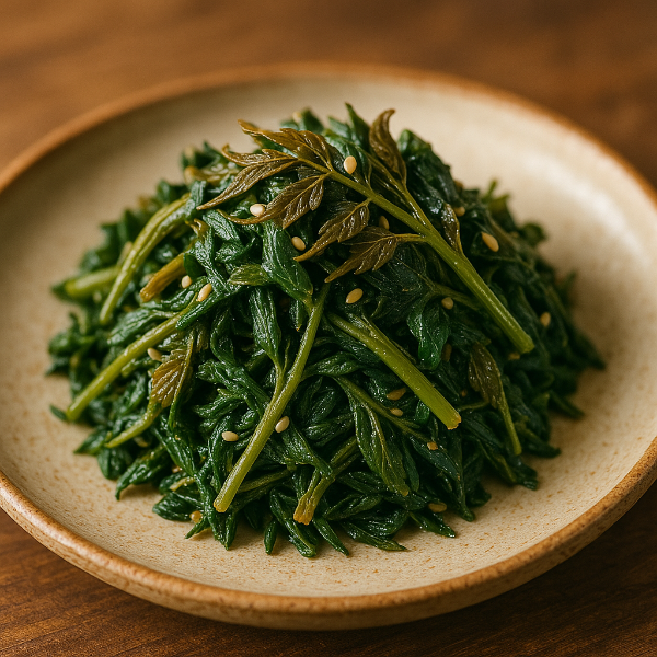 참기름과 소금으로 무친 참죽나물 무침 요리 모습