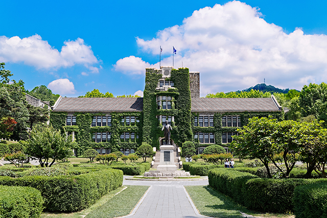 유서깊은 연세대학교 교정