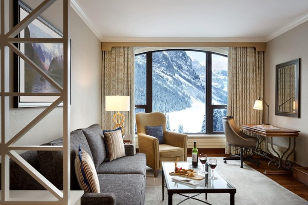 페어몬트 샤토 레이크 루이스의 럭셔리 시설과 서비스