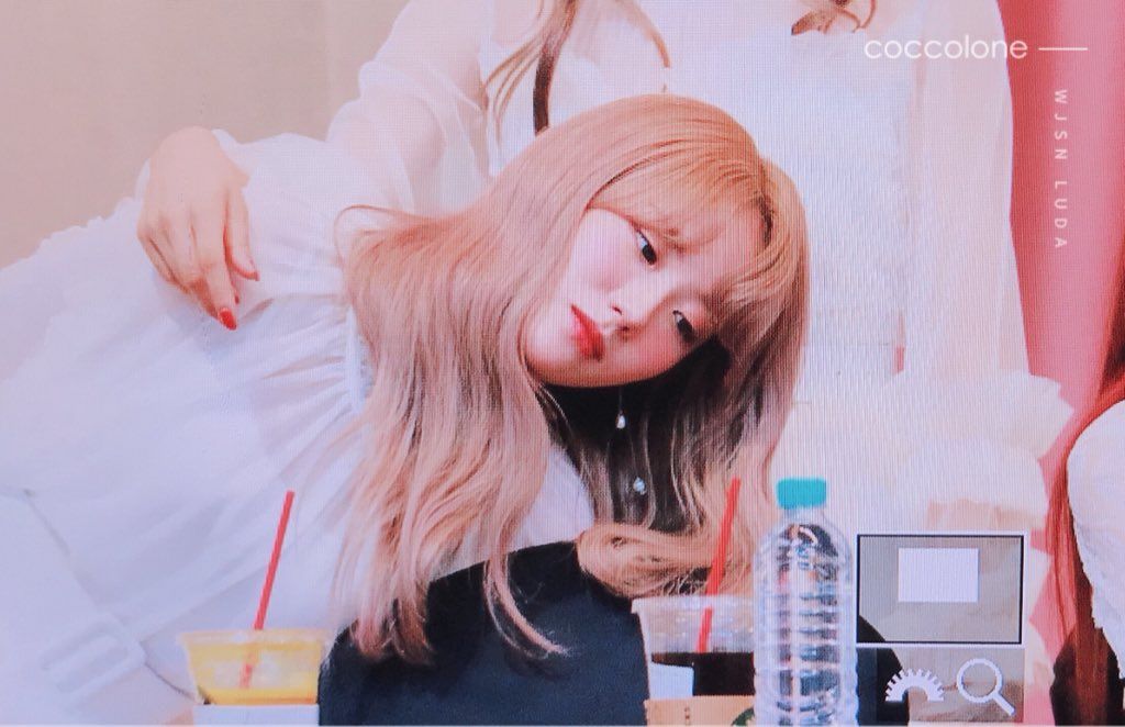 우주소녀 루다 인스타그램 사진 몸매