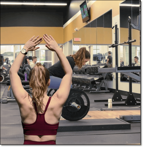 근육 운동하는 여성