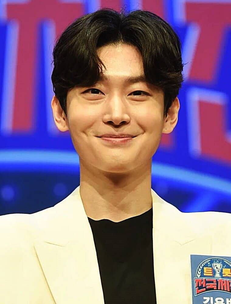 가수-김용빈
