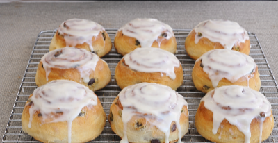 프로스팅한 시나몬롤