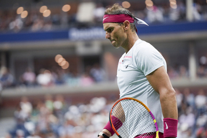 16강에서 티아포에게 지고 실망하는 나달의 모습
