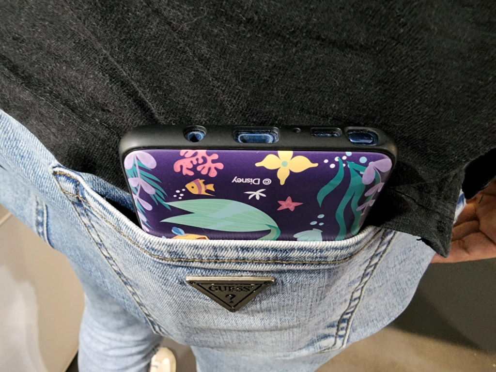 비를 받아 먹으려는 충전포트 방향