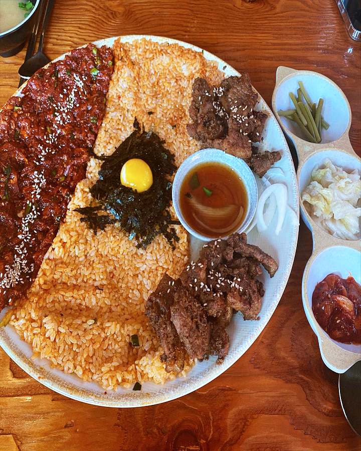 한옥 핫플 데이트 코스 꼬막 갈비 비빔밥 육회비빔밥 꼬막비빔밥 한우 육회꼬막비빔밥 경주 황리단길 맛집 추천 생방송투데이 소문의 맛집