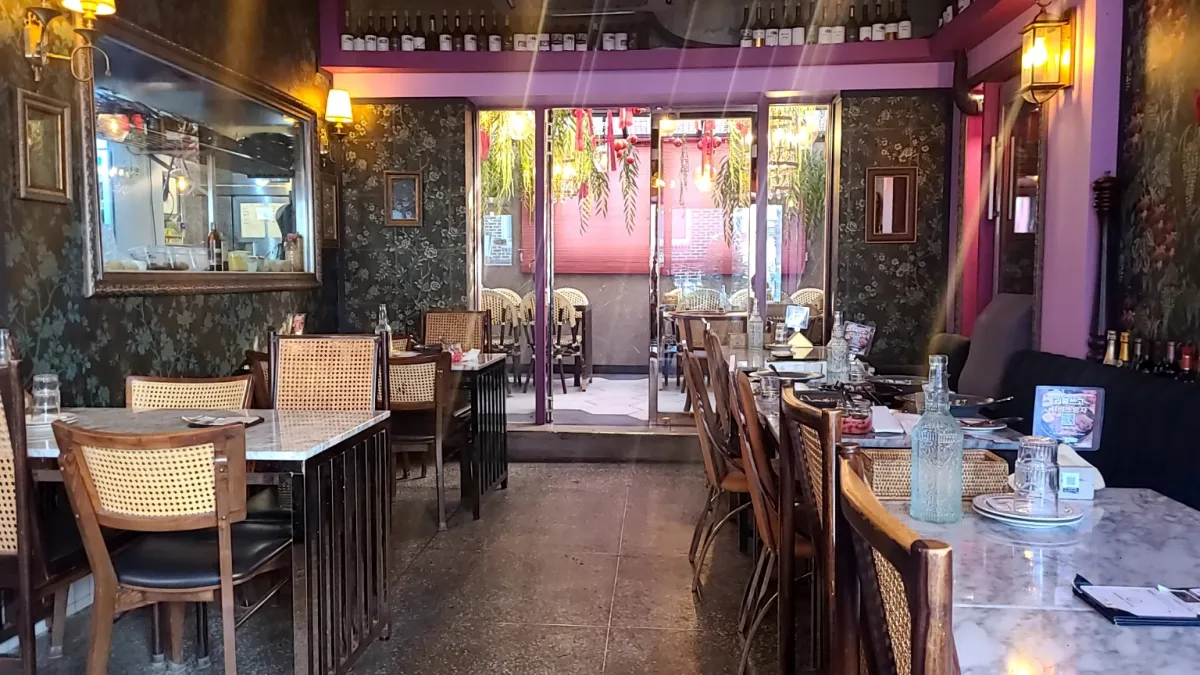 스톤504레스토랑-내부-고급스럽고우아한분위기