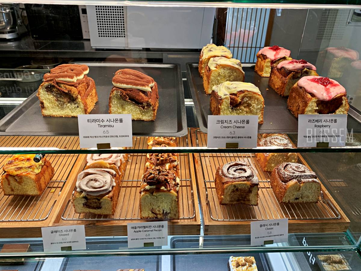 용산카페-삼각지카페-정원카페-예쁜카페-카페추천-피요르드-용리단길카페-정원-후식-시나몬롤-브라우니