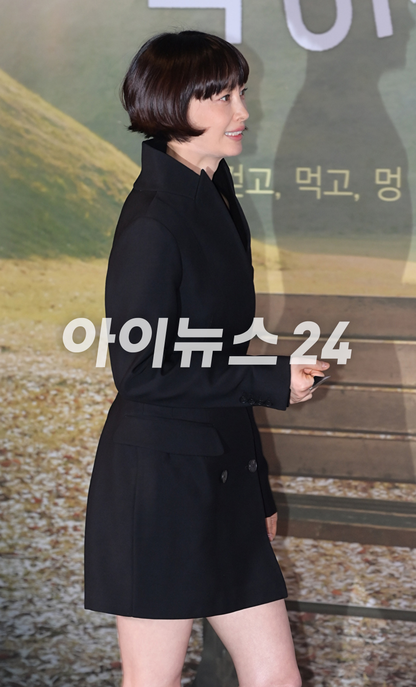 '뱀파이어 미모' 배우 이나영이 23일 오후 서울 CGV 용산아이파크몰에서 열린 웨이브 오리지널 드라마 '박하경 여행기' 언론 초청 시사 간담회에 참석하고 있다. [사진=정소희 기자]