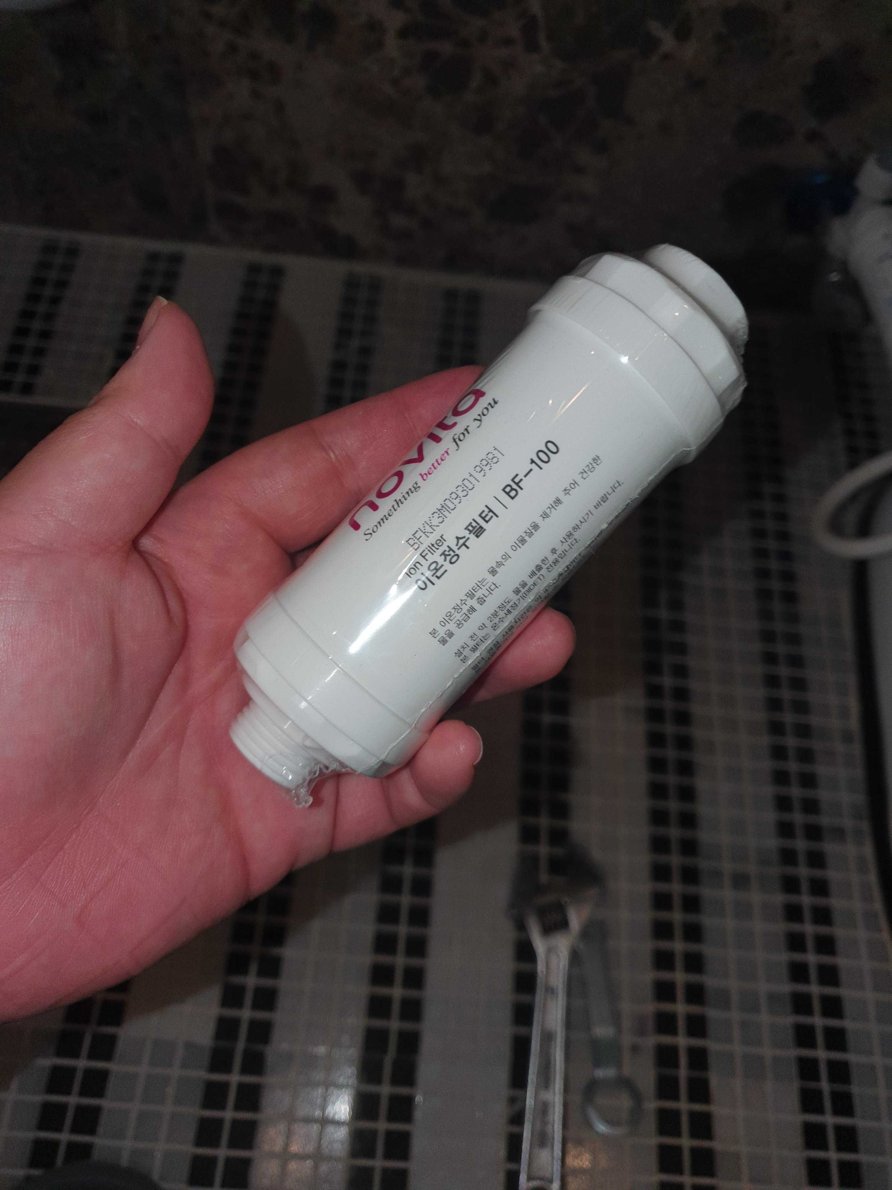 새로설치할 노비타 비데 필터 BF-100 밀봉포장됨.