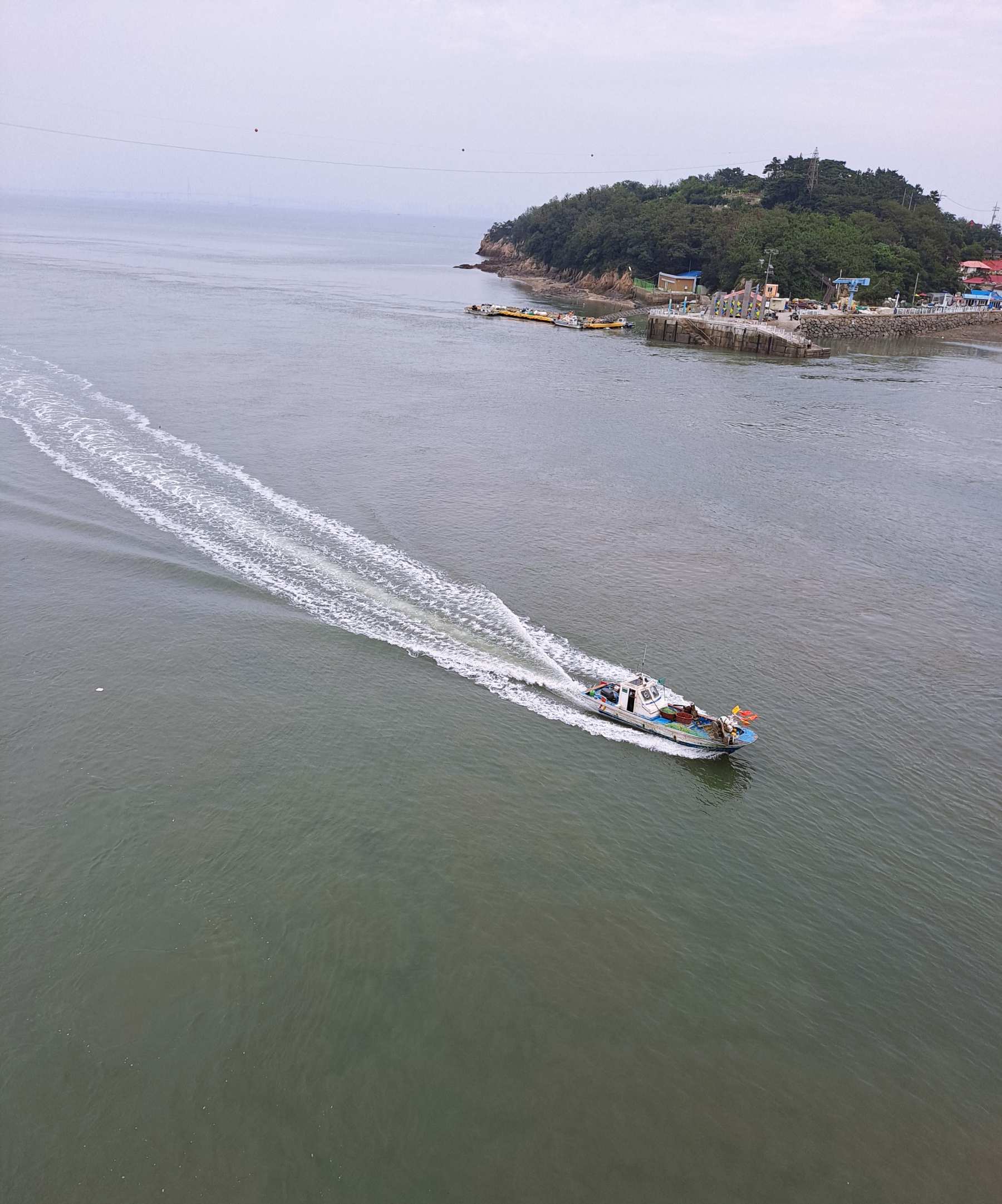 쾌속질주중인 어선