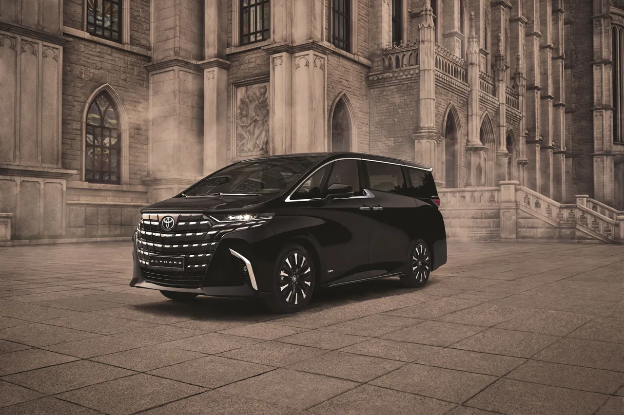 토요타 알파드 하이브리드 차량 이미지
