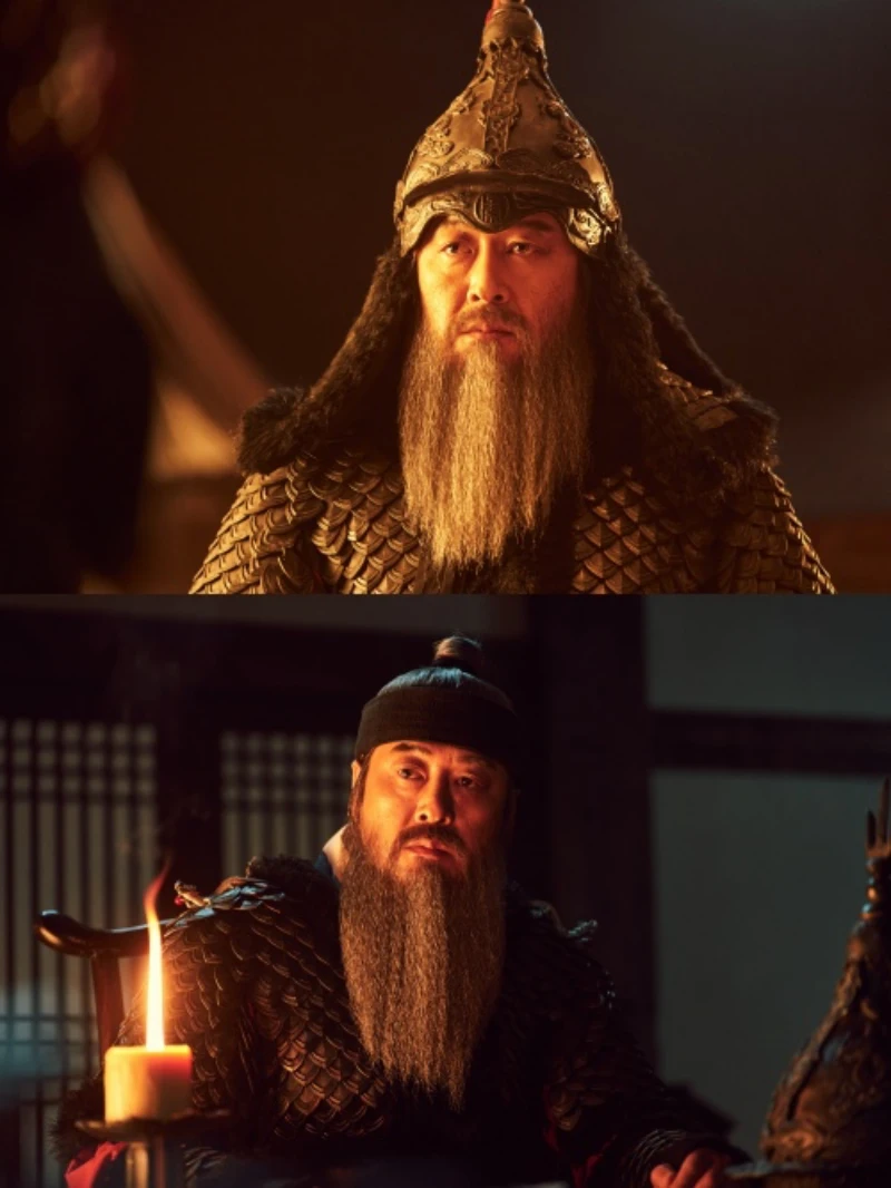 노량: 죽음의 바다에서 이순신이 등장하는 영화의 한 장면