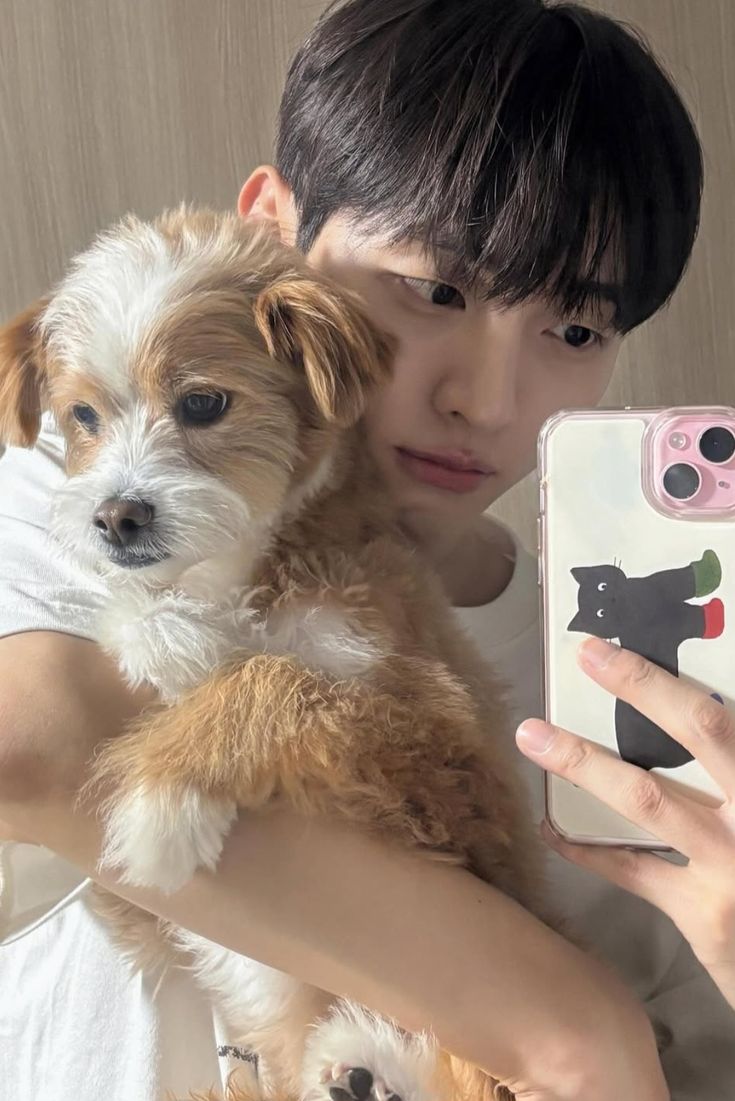 워너원 윤지성 나이 리더 직업 근황 프로필 몸무게 키 반려견 학력 MBTI