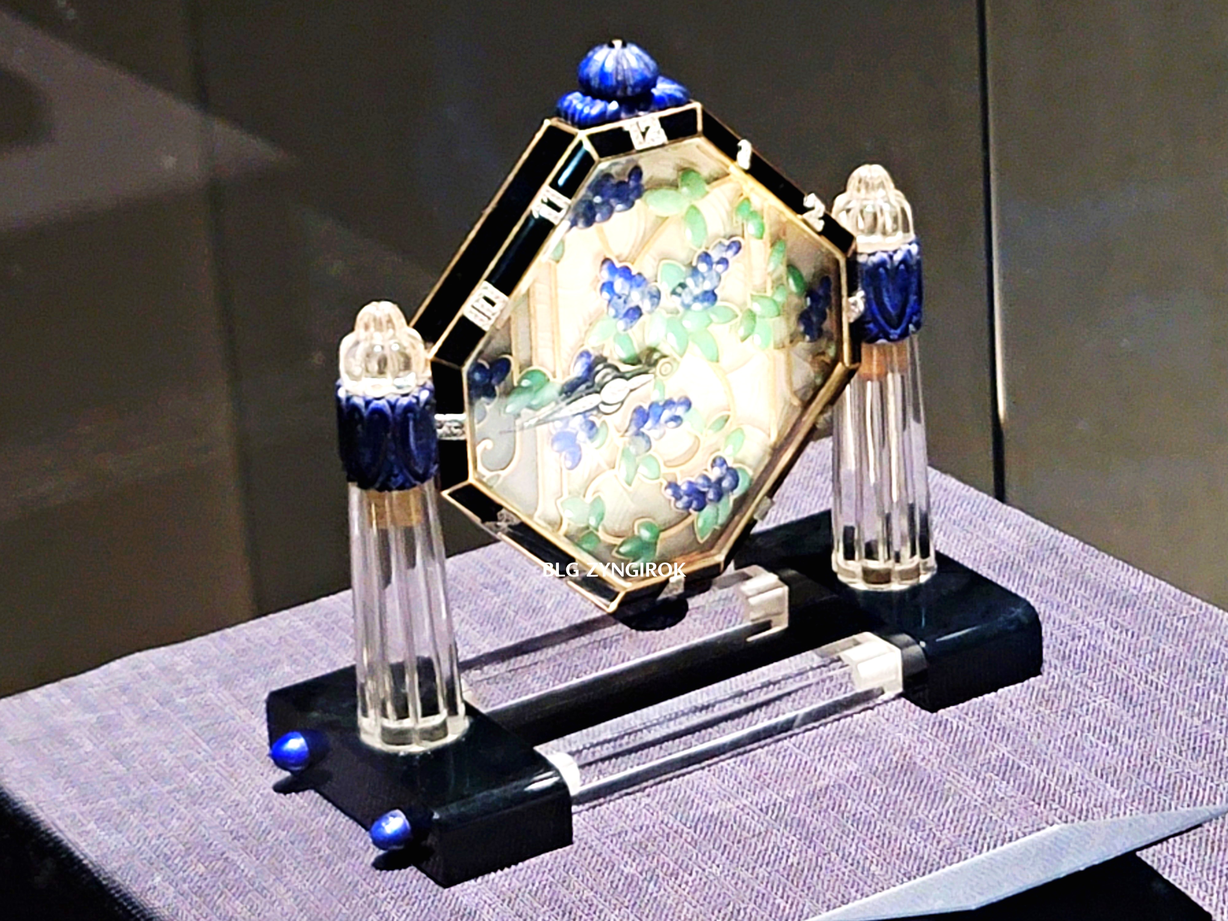 롯데타워 - 롯데뮤지엄 고혹의 보석 매혹의 시간 - 아르데코와 그 이후 전시품 모습이다.