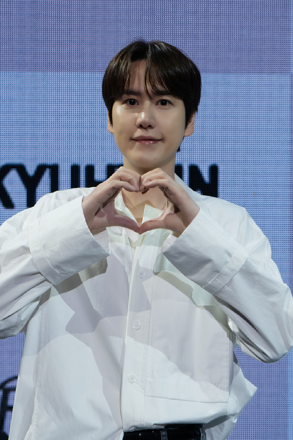 가수 규현이 9일 오후 서울 용산구 블루스퀘어에서 열린 EP &#39;Restart&#39; 발매 기념 쇼케이스에 참석해 포즈를 취하고 있다 [사진=안테나]
