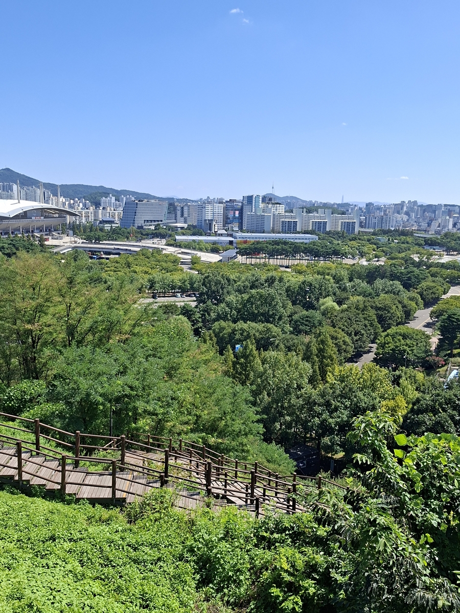 하늘공원-동측계단길-01