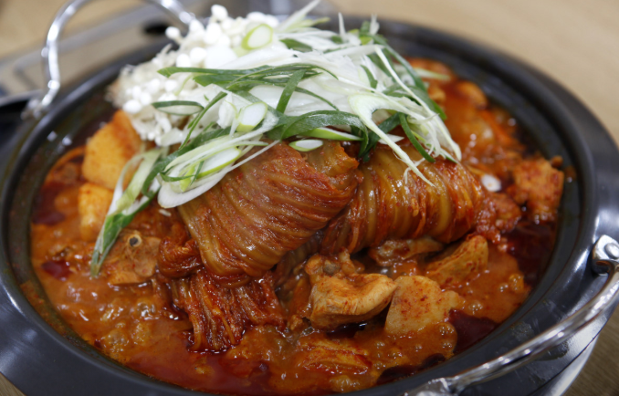생생정보 2436회 버섯 백숙 맛집 /광주 서구 보양식 명소 &lsquo;어쩌다토종닭&rsquo;