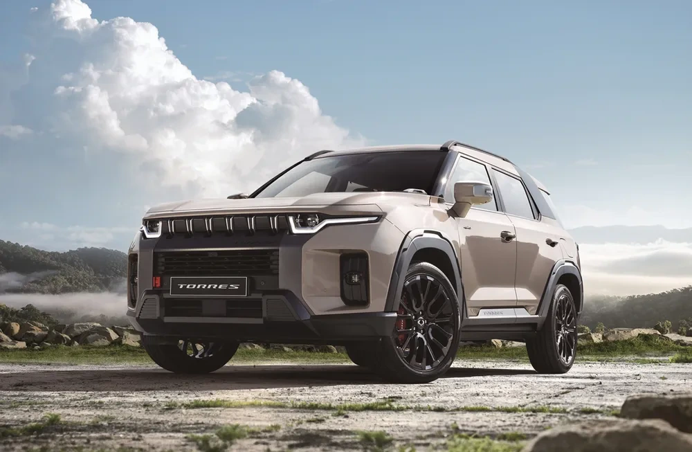 안전 사양까지 강화된 2025 토레스 살펴보기