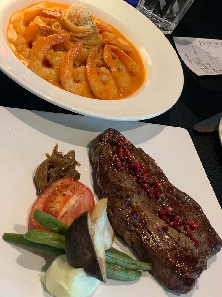 파스타&#44; 스테이크