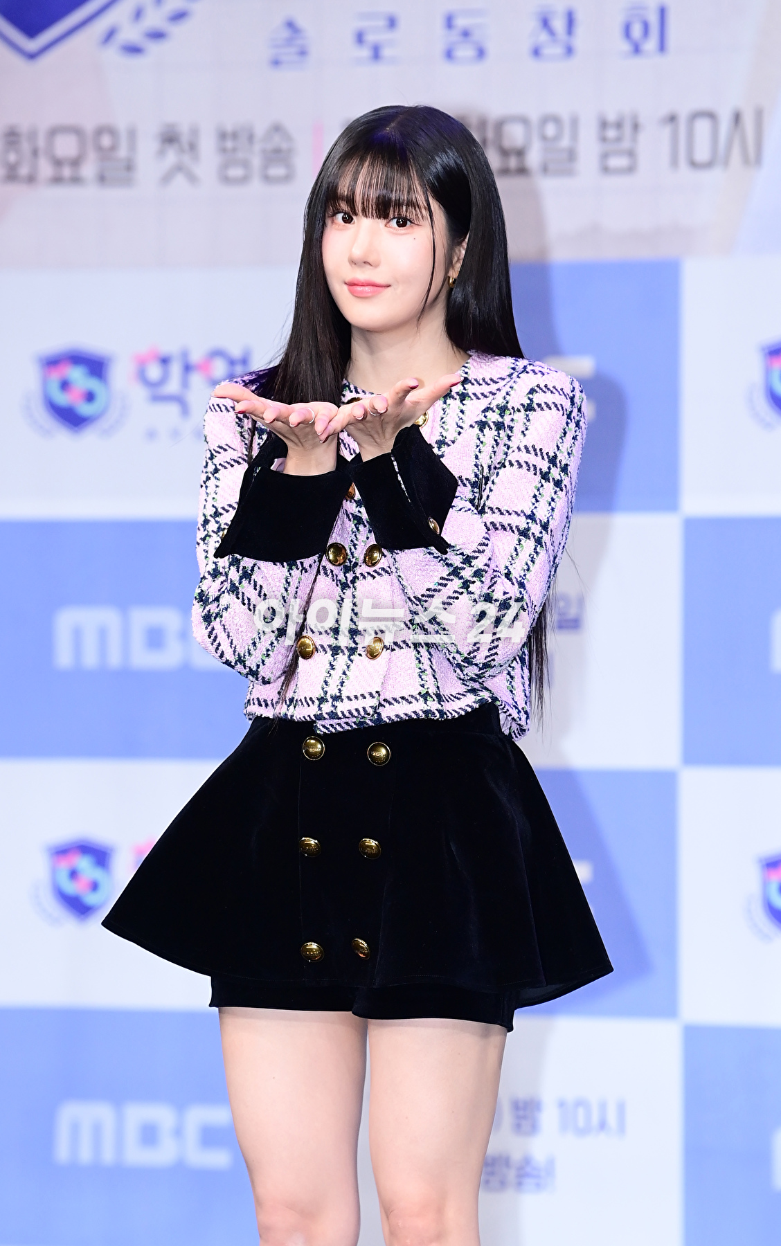 가수 권은비가 5일 오후 서울 마포구 상암동 MBC 골든마우스홀에서 열린 MBC 새 예능프로그램 '솔로동창회 학연' 제작발표회에 참석하고 있다. [사진=정소희 기자]