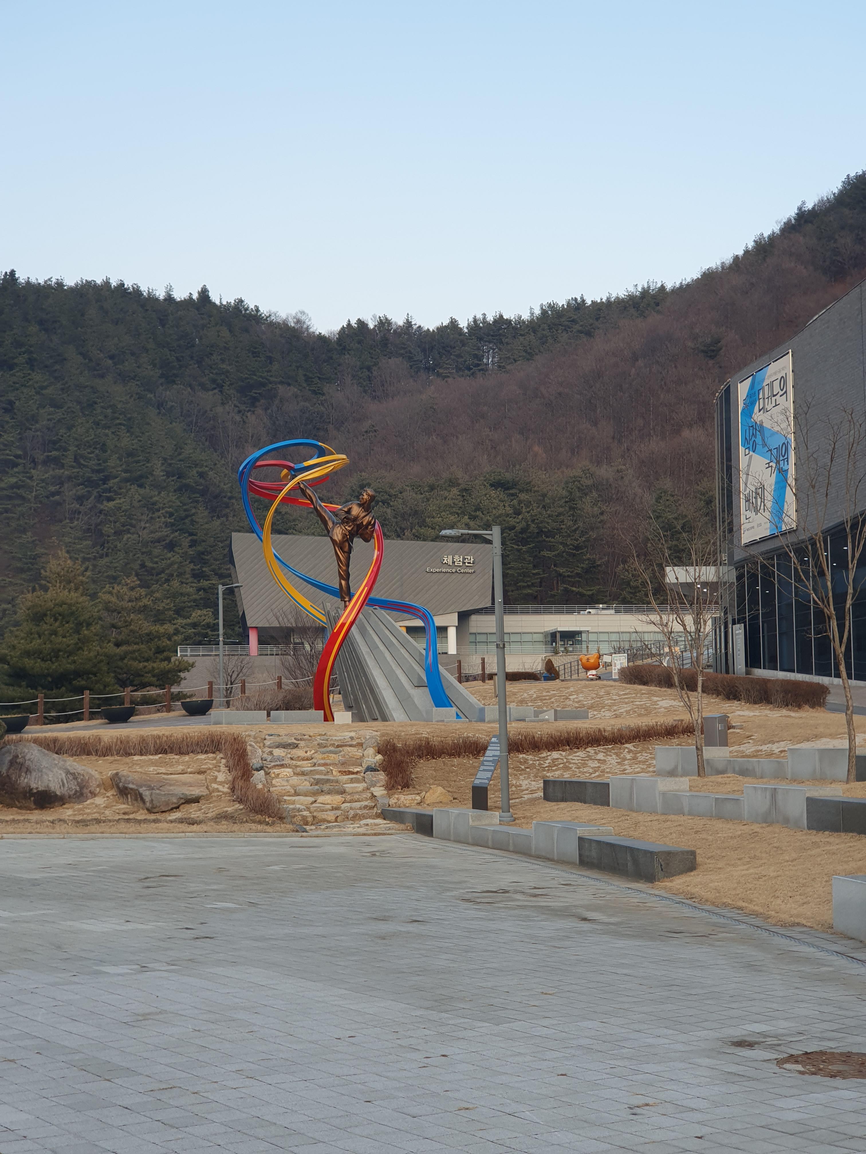 무주 태권도원 태권도 옆차기 동상