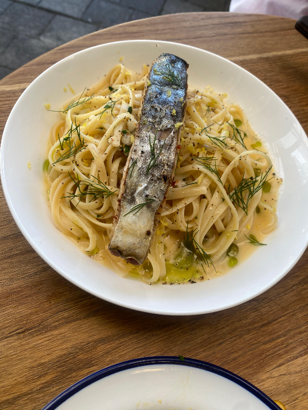 허브오일삼치파스타 프랜즈앤야드