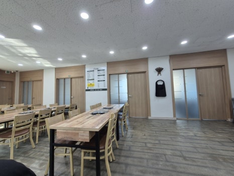 춘천 칠전동 두향손두부 칠전점 넓고 깔끔한 내부 전경