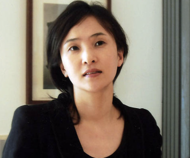 신정아 큐레이터