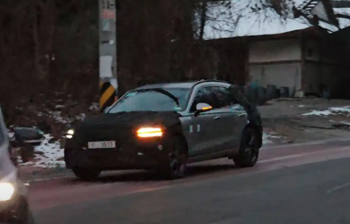 GV70 페이스리프트 위장막(출처:shortsCAR)