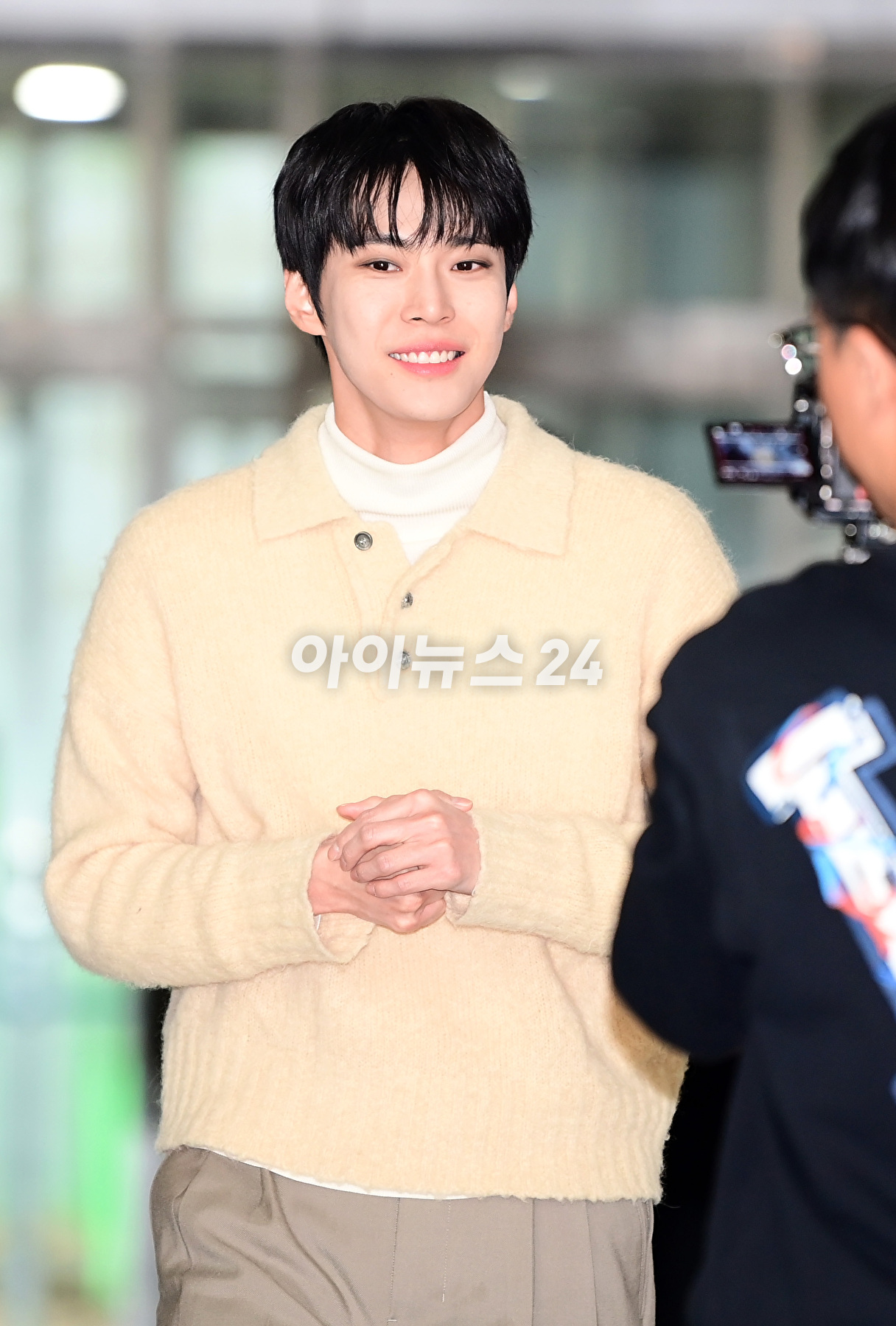 그룹 NCT 도영이 27일 오전 서울 상암동 인근에서 열린 맥도날드 포토 세션에 참석하고 있다. [사진=정소희 기자]