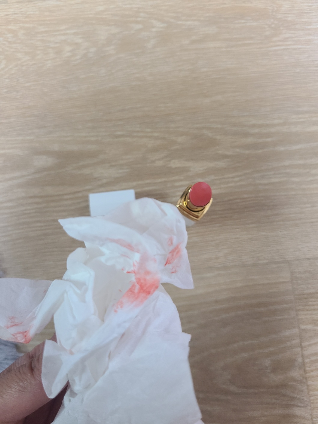 샤넬 NEW 루쥬 코코 밤 916 플러티 코랄 색