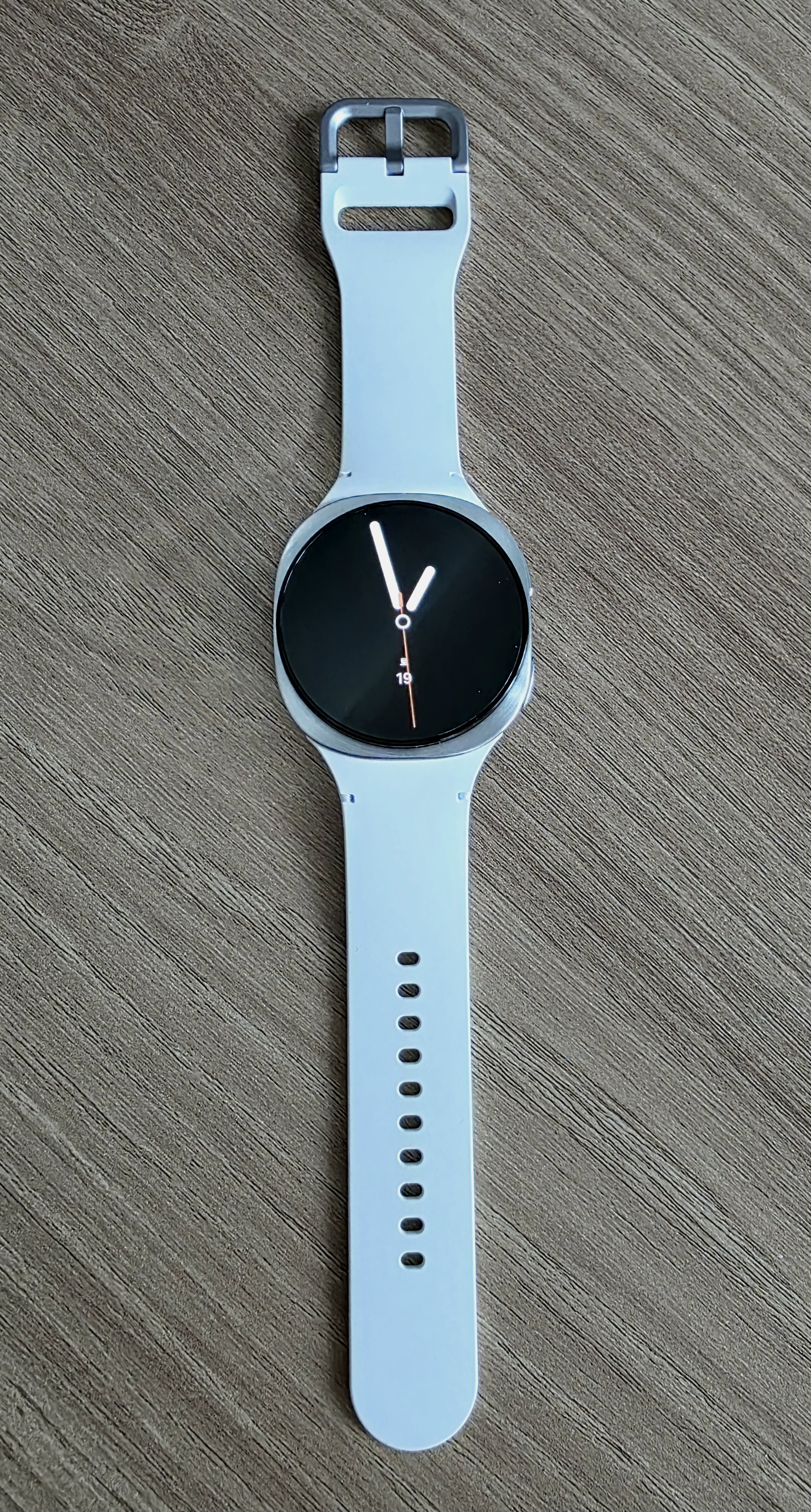 워치8-디자인에-매우-만족합니다.