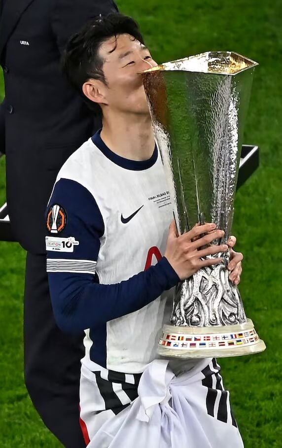손흥민, 토트넘을 유로파리그 우승! 맨유 꺾었다