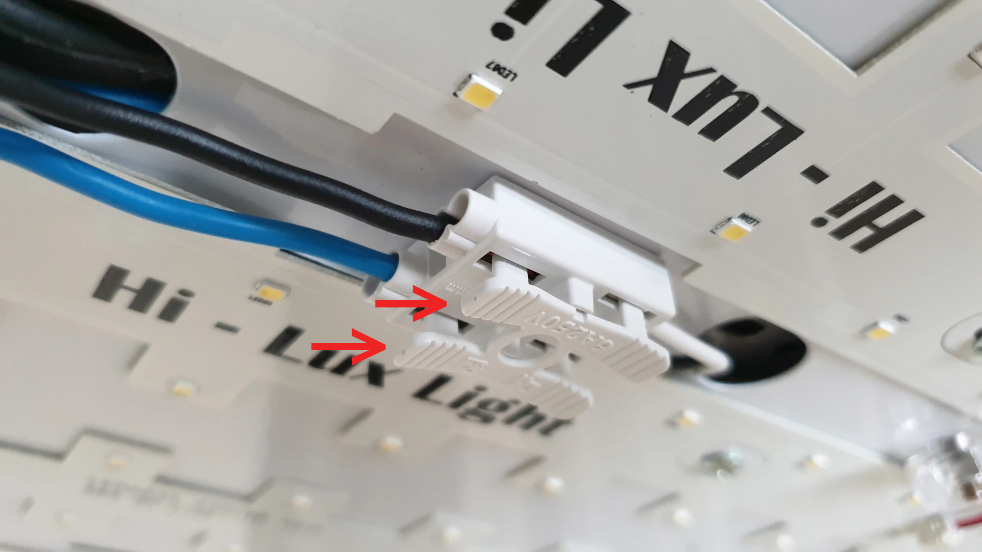 LED 전등 전선 연결 모습