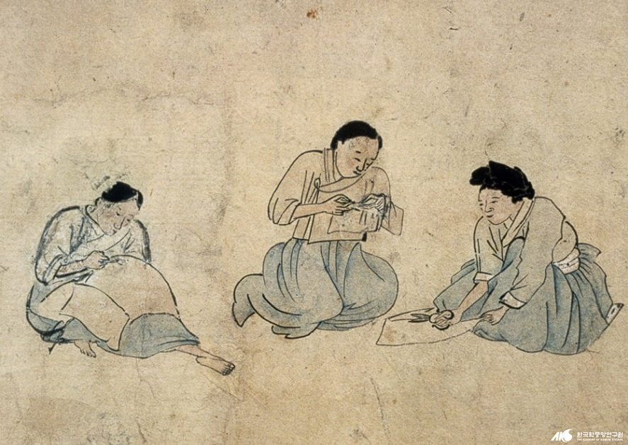 관아재 조영석, <사제첩> 중 바느질
여인들이 바느질하는 장면을 자세히 관찰해 사생한 작품이다. 꿰매고, 접고, 가위질 하는 모습이 잘 표현되어 있다.