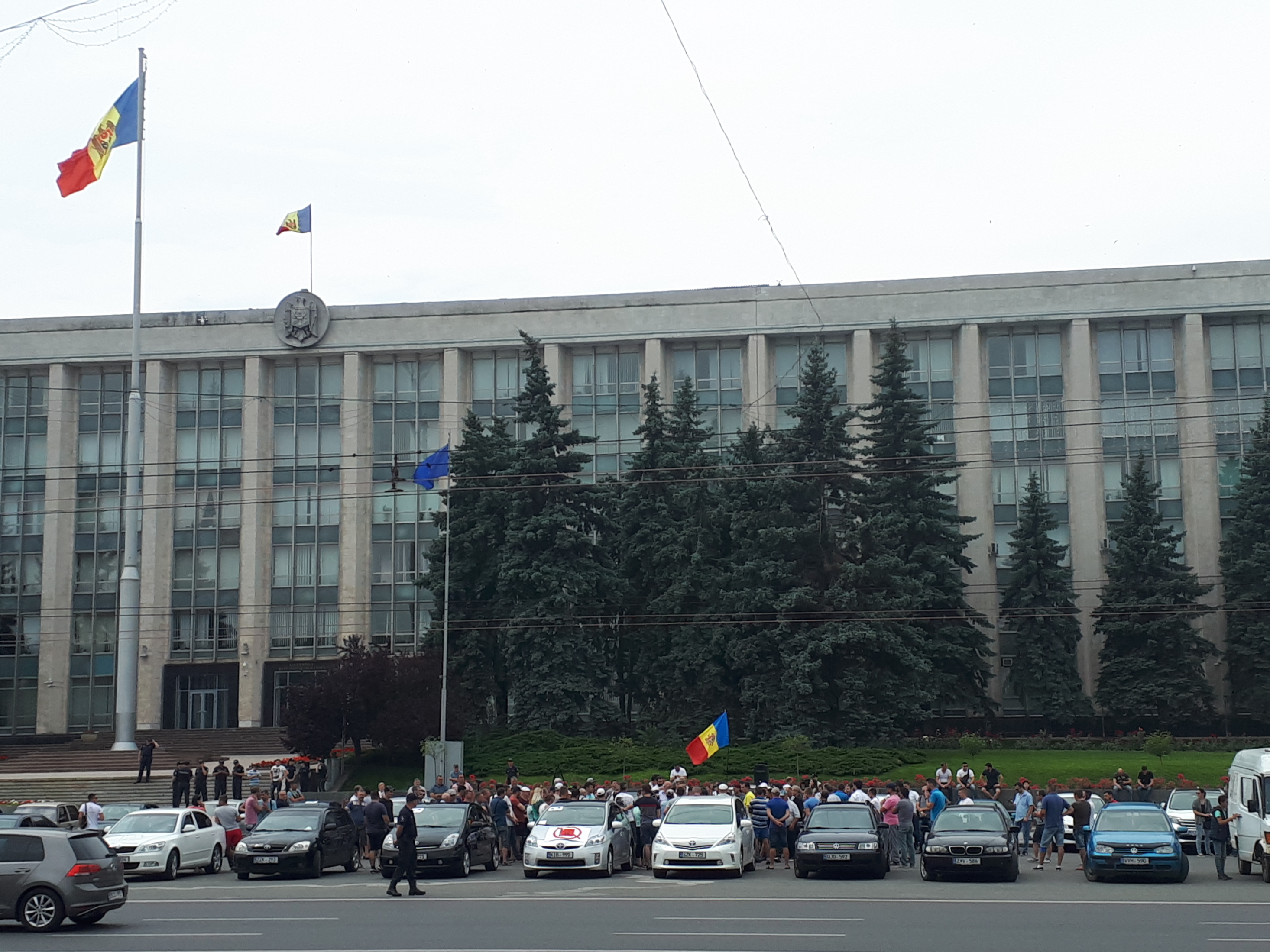 몰도바 키시나우 공공건물과 사람들