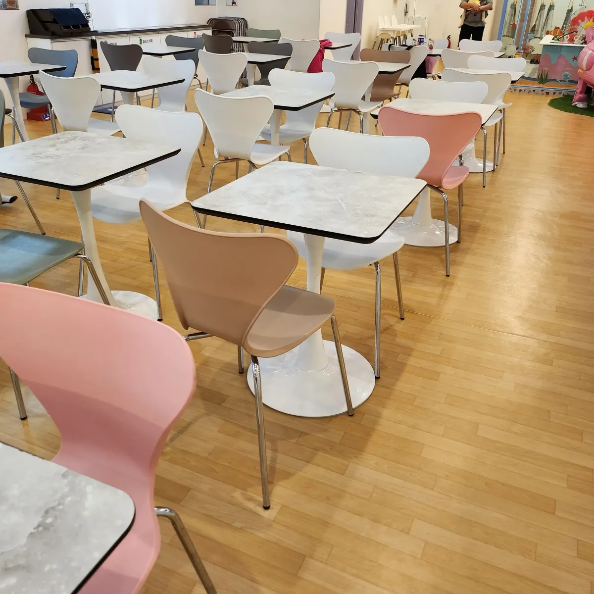 고고다이노-키즈카페-테이블