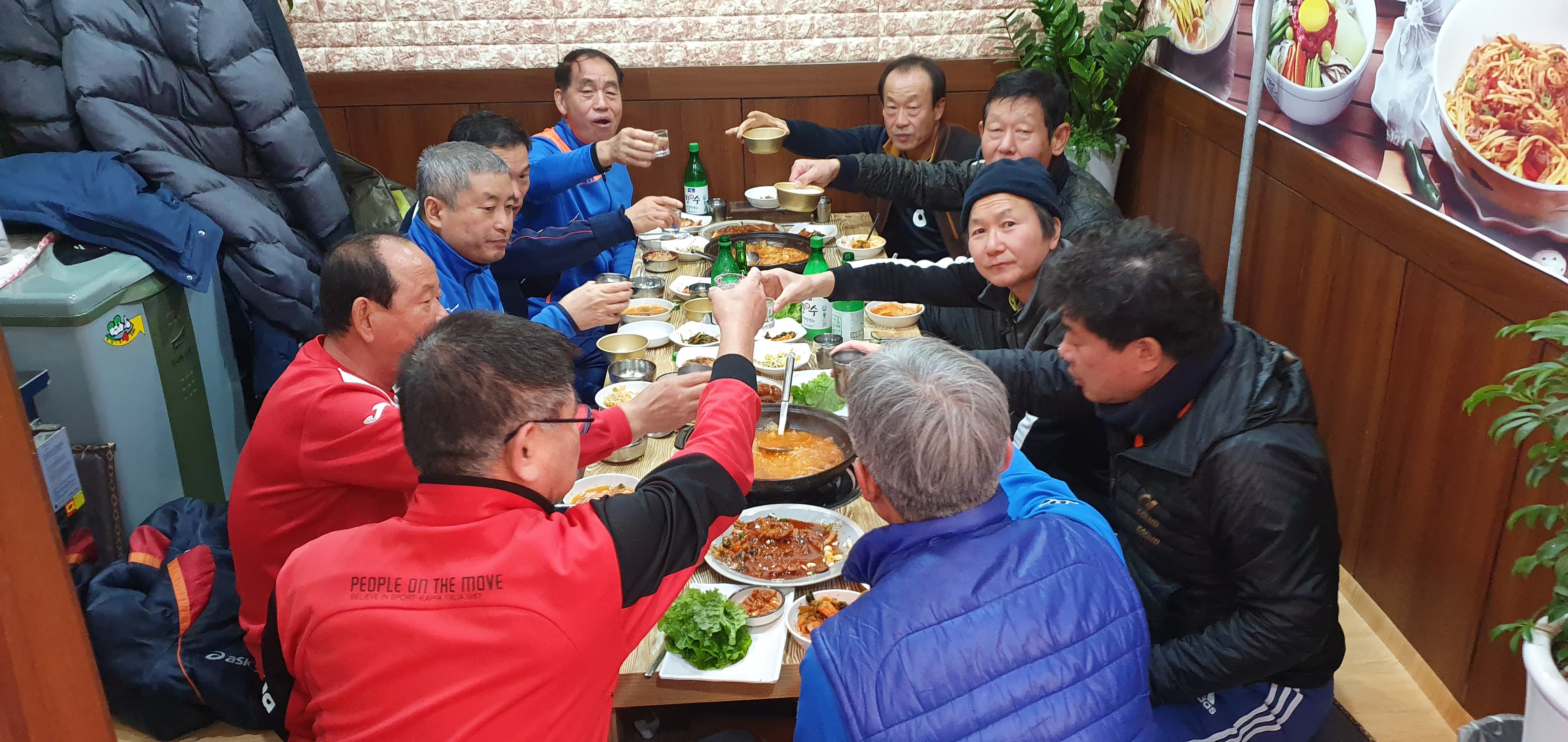 난우FC는 회원들 간의 우정을 나누고 삶을 함께 걸어가는 공동체