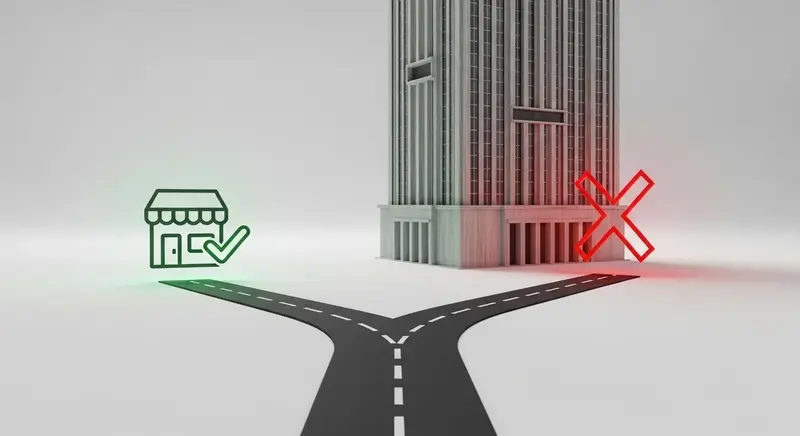 상생페이백 환급이 가능한 골목상권과 제외되는 대형유통업 비교를 상징하는 갈림길 이미지