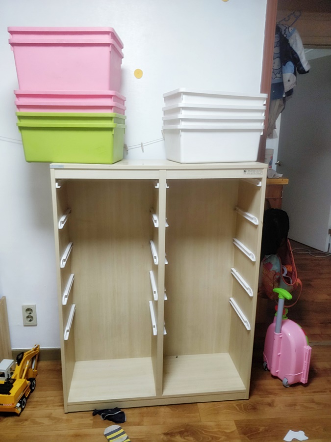 누군가 버려 가져온 샘키즈 장난감장