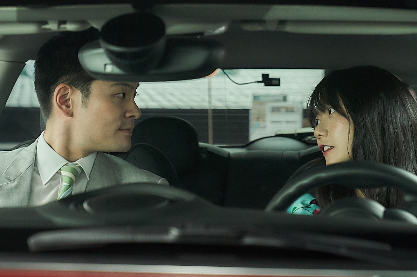 2025 영화 '바이러스' 리뷰 : 감염되면 사랑에 빠지는 독특한 로맨스