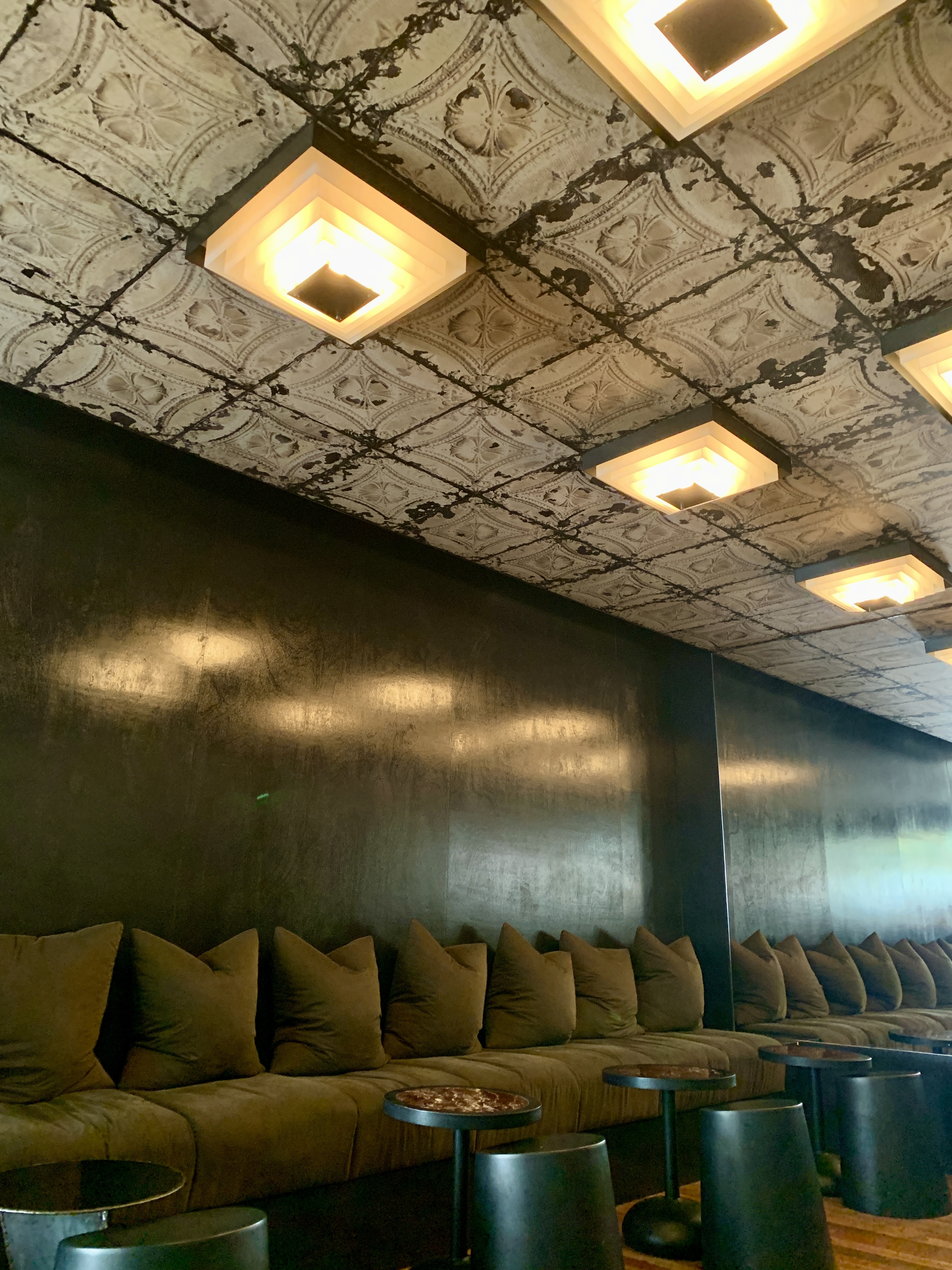 용리단길-힙한카페-할로윈카페-독특한카페-용산카페