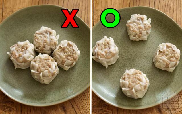 전자렌지 음식 데우기 가운데 비우고 만두