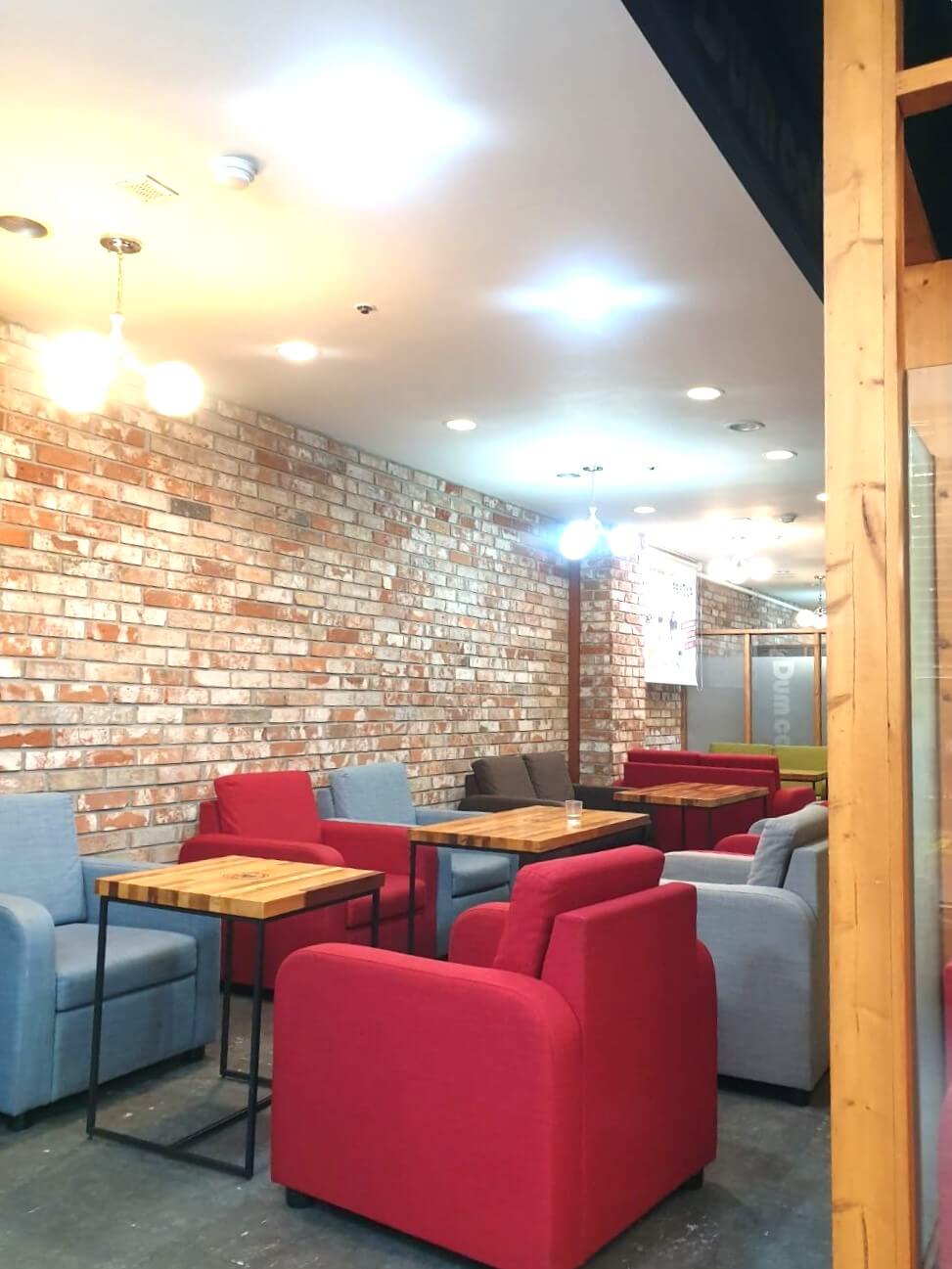 테이블과 의자, 매장