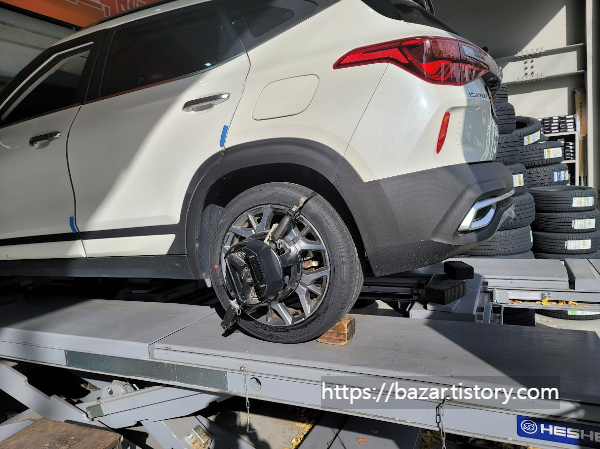 셀토스 타이어 교체 모습